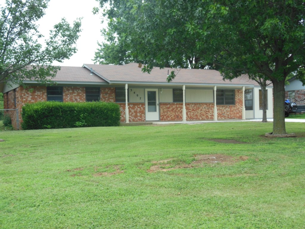3407 Vine St, Chickasha, OK 73018