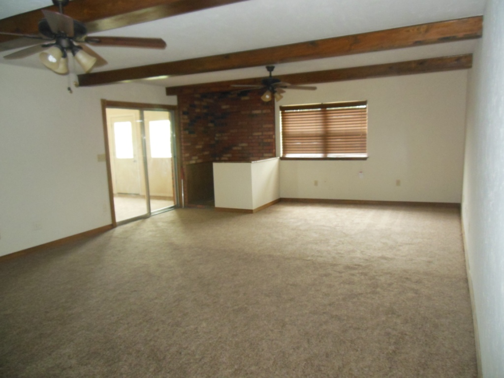 3407 Vine St, Chickasha, OK 73018