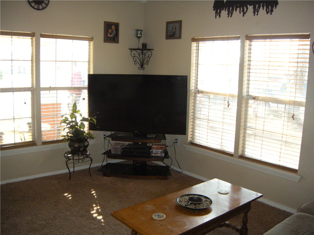 302 E Washington Street, Crescent, OK 73028