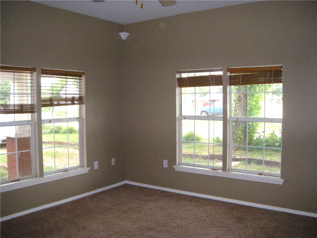 302 E Washington Street, Crescent, OK 73028
