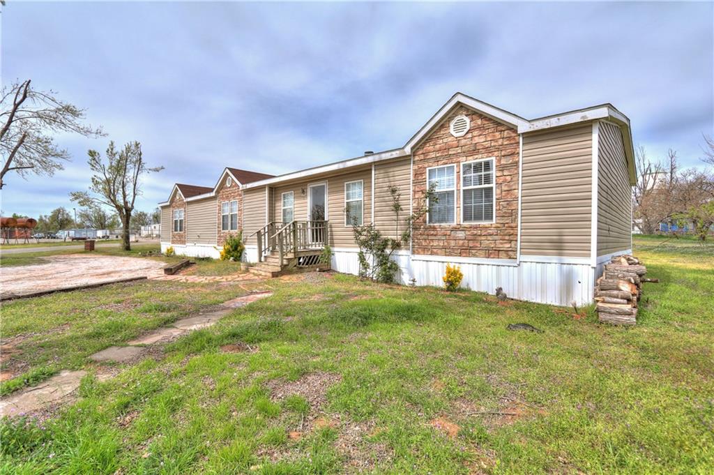 425 Caddo Place, Geary, OK 73040