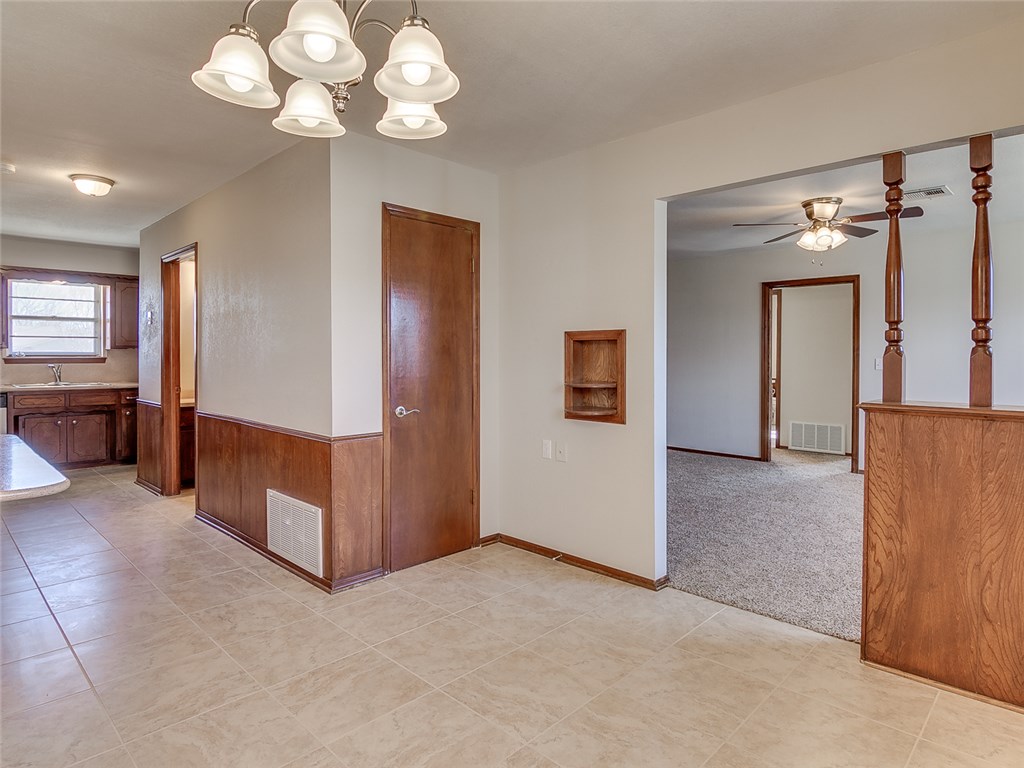 716 N Oak Avenue, Geary, OK 73040