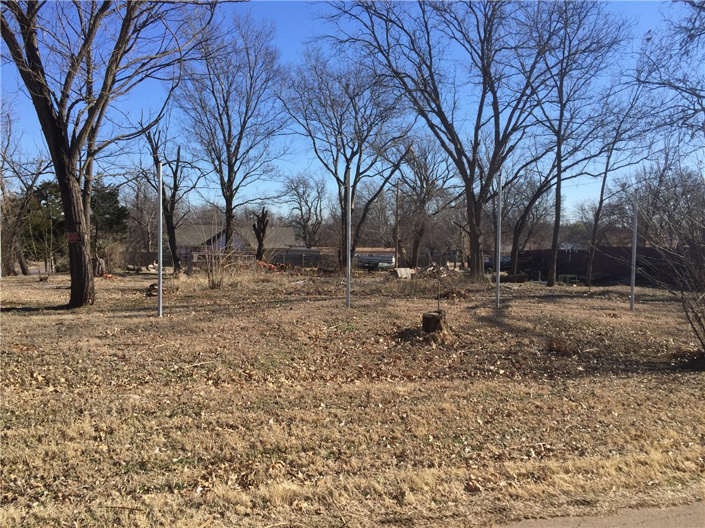 1223 W College, Guthrie, OK 73044