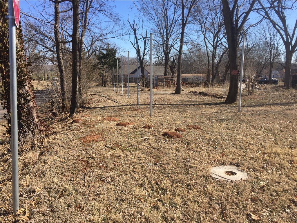 1223 W College, Guthrie, OK 73044