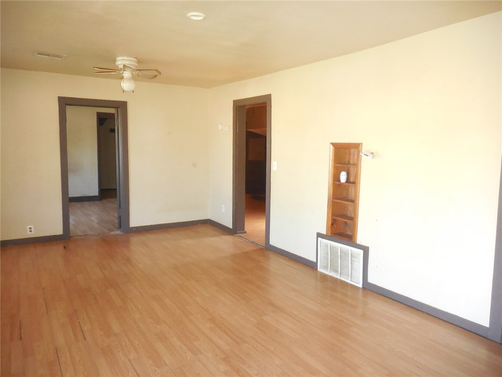 606 N 17th Street, Guthrie, OK 73044