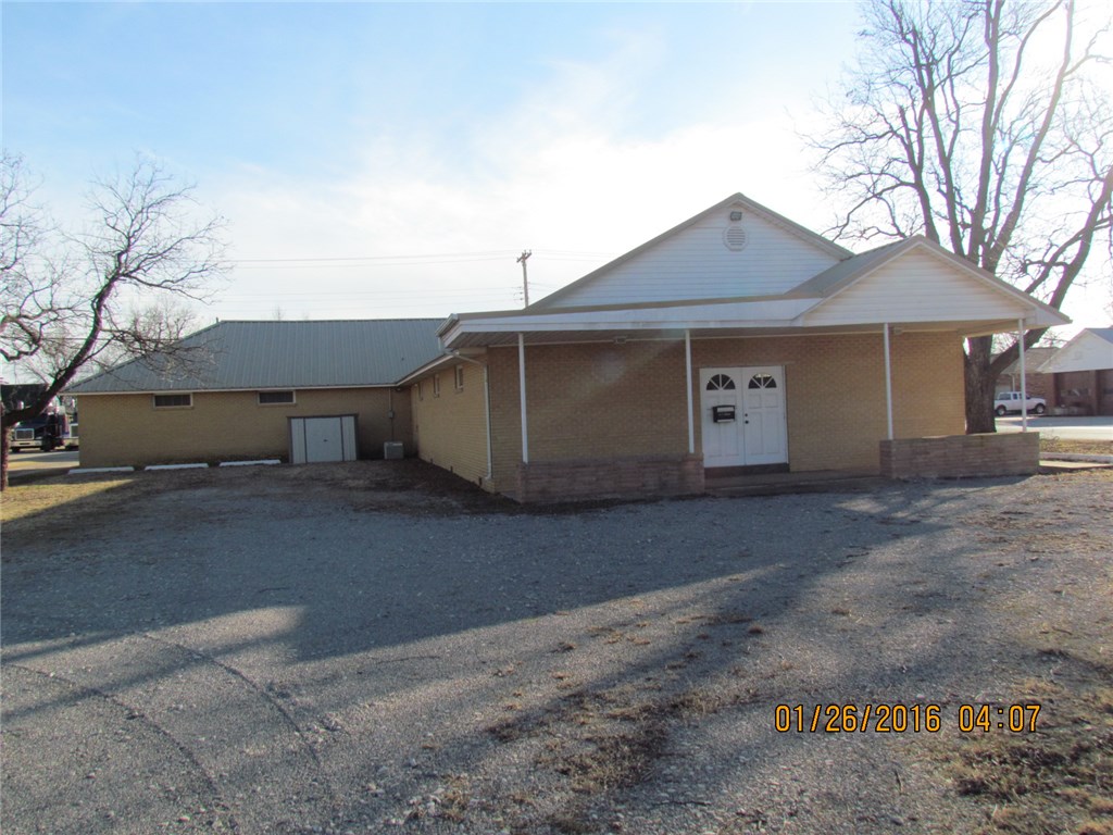 813 W Cherokee, Lindsay, OK 73052