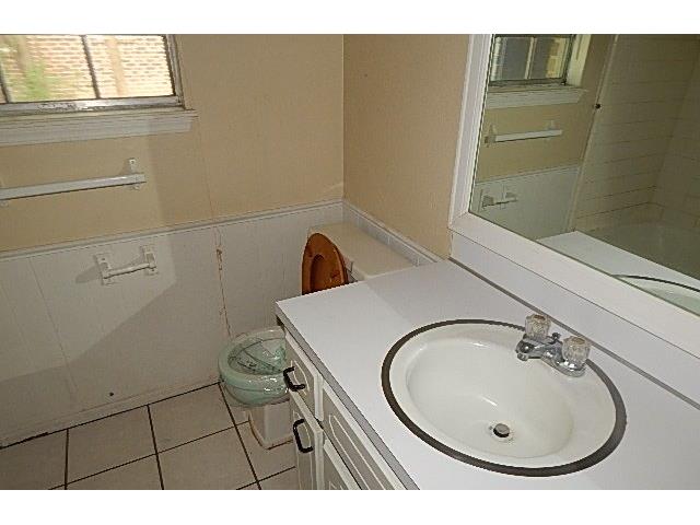 1510 Lakecrest DrNorman, OK, 73071Cleveland County