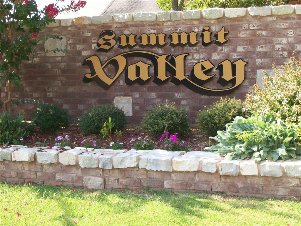 2116 Valley Hollow, Norman, OK 73071