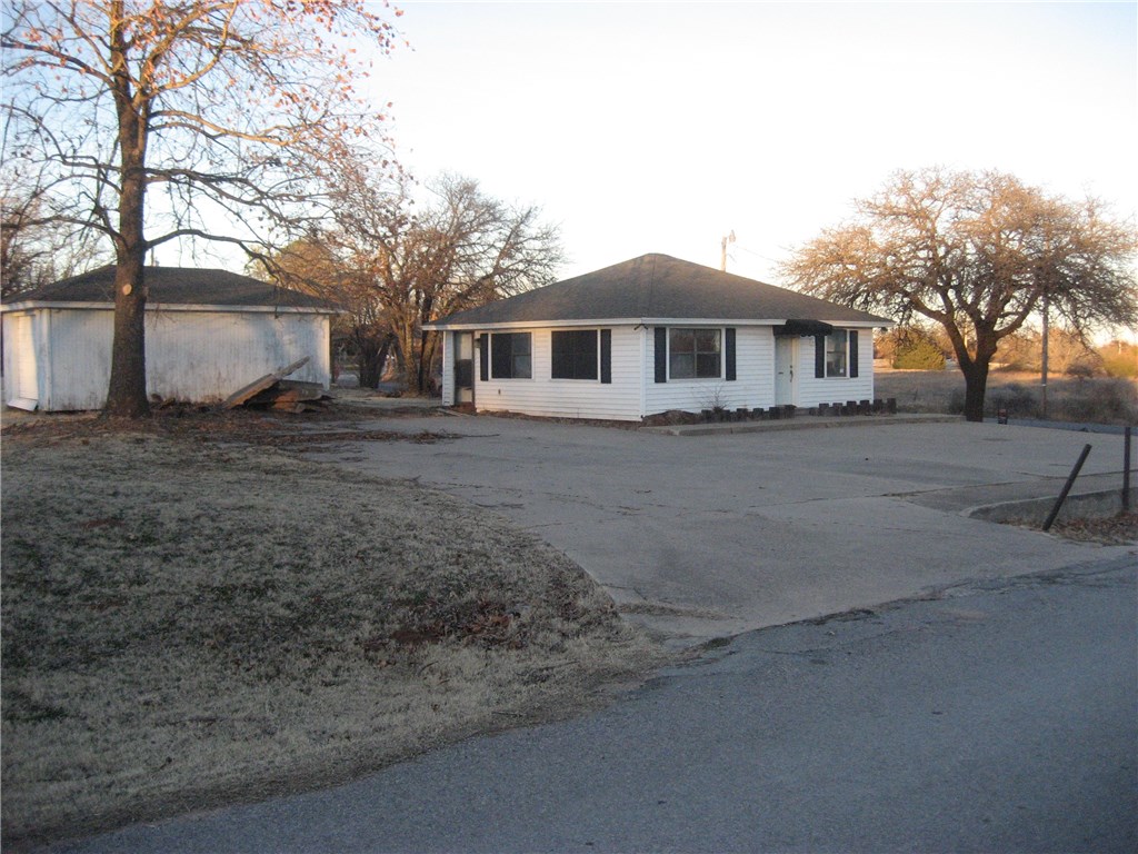 2298 Berryvine Road, Tuttle, OK 73089