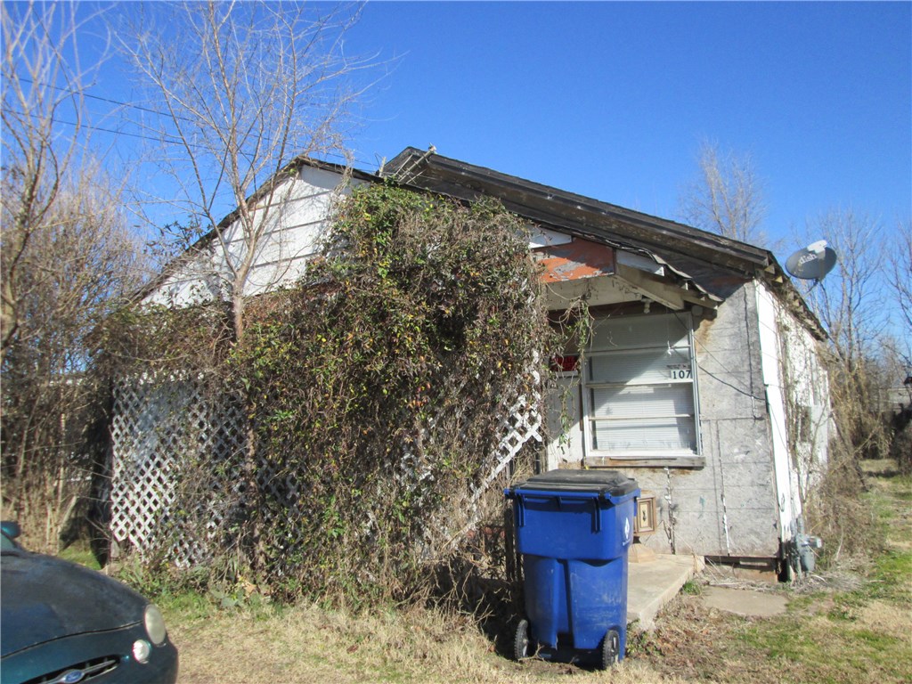 107 E Barger Street, Wayne, OK 73095
