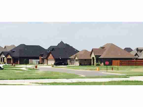 1401Crimson Dr, Weatherford, OK 73096