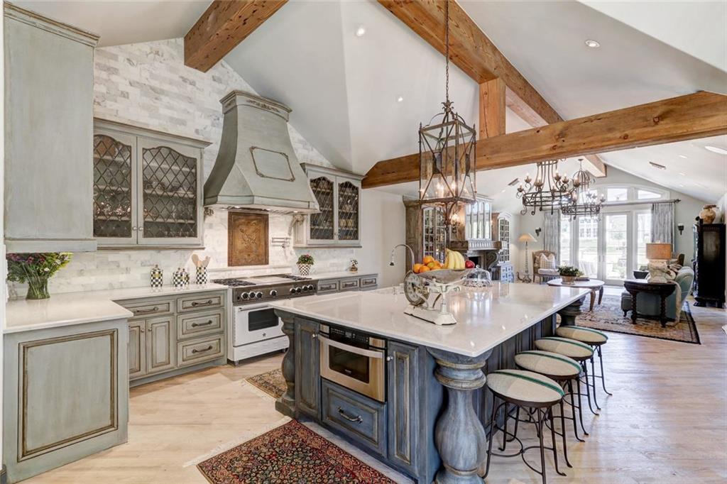 6619 Avondale Drive, Nichols Hills, OK 73116