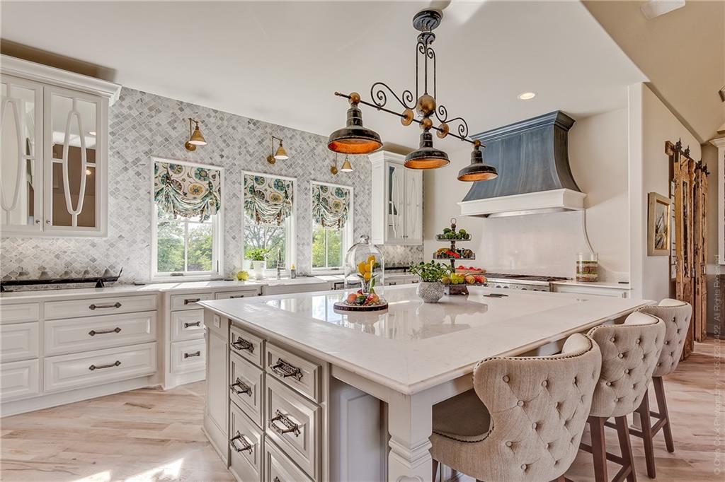 6616 Avondale, Nichols Hills, OK 73116