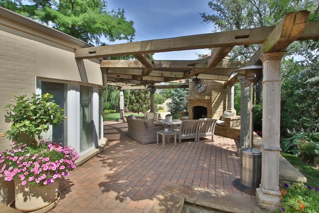 1500 Drury Lane, Nichols Hills, OK 73116