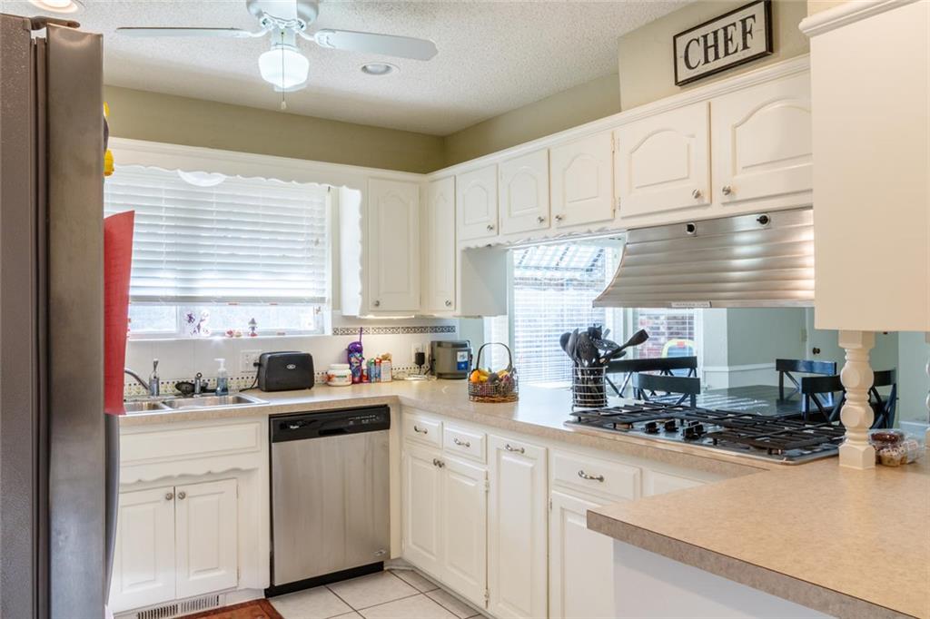 5901 N Macarthur Boulevard, Warr Acres, OK 73122
