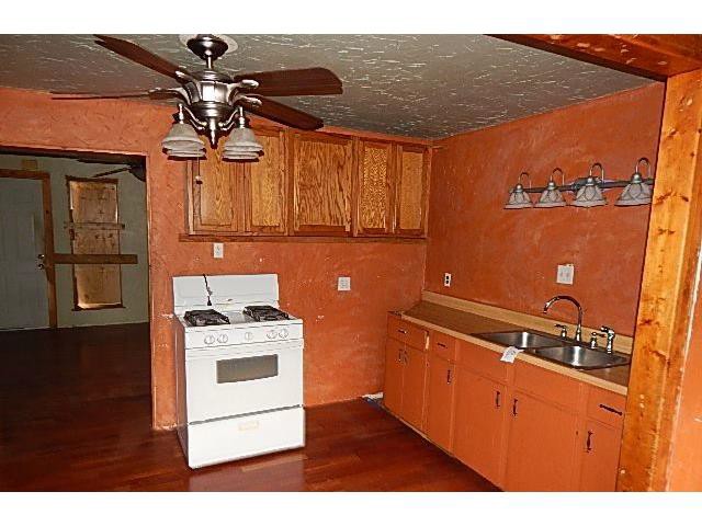 308 E Main StMoore, OK, 73160Cleveland County