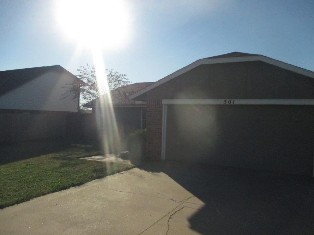 501 S Bouziden Drive, Moore, OK 73160