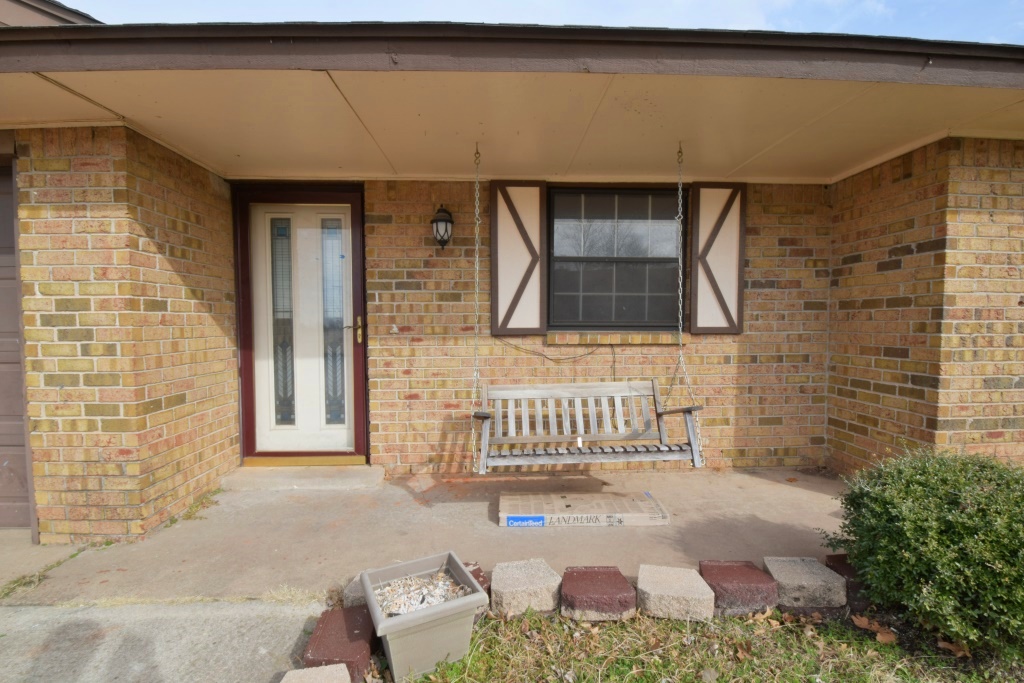 1232 Glenwood Dr, Moore, OK 73160