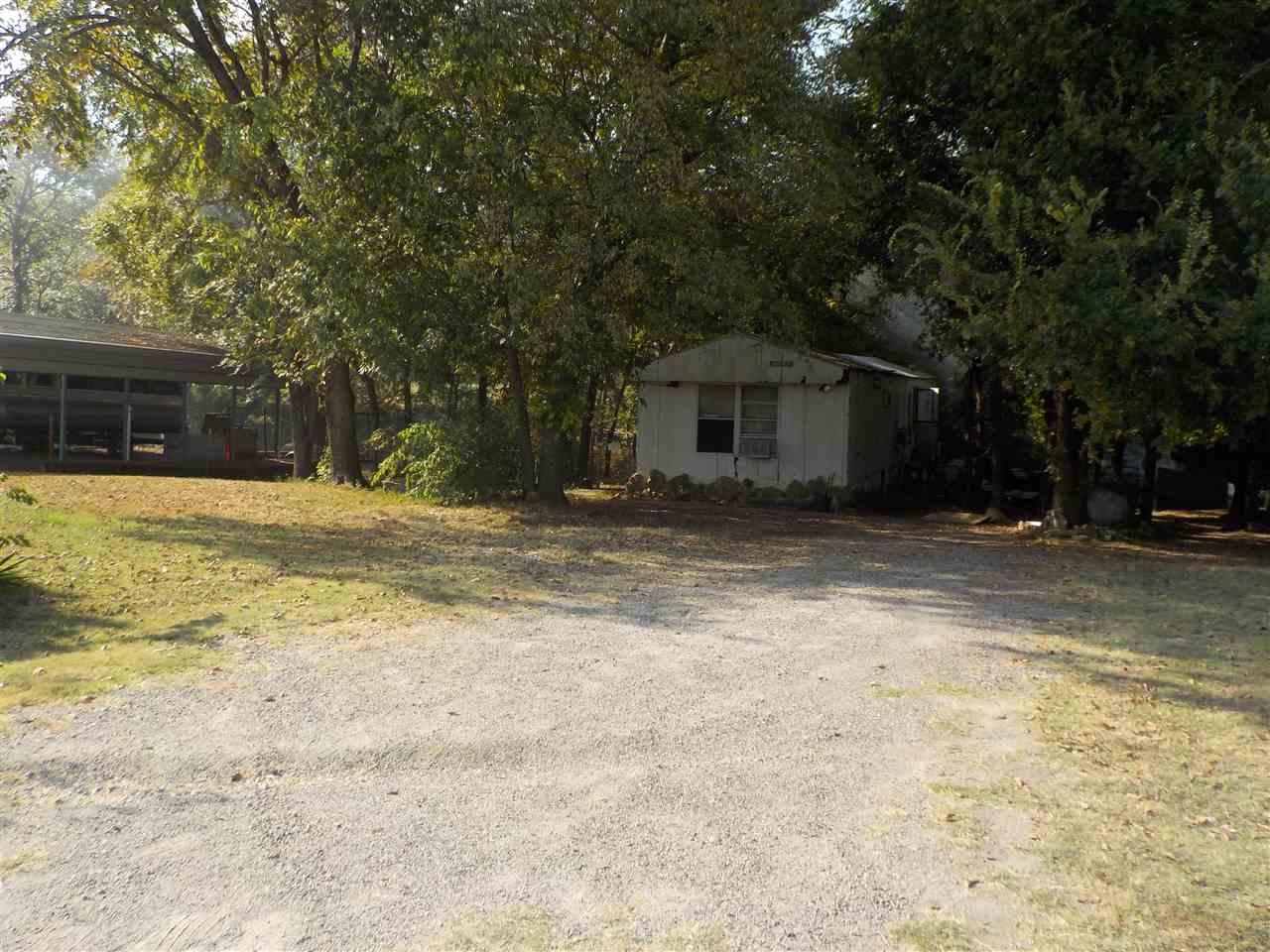 8985 Leonard St., Kingston, OK 73439
