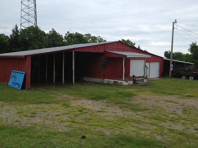 4202 Paradise Rd., Kingston, OK 73439