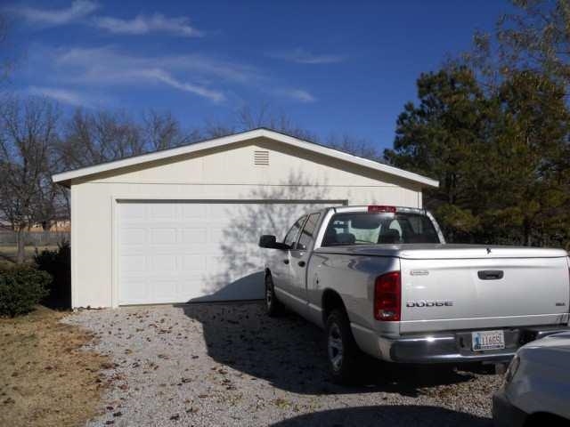 814 Redbud St, Kingston, OK 73439