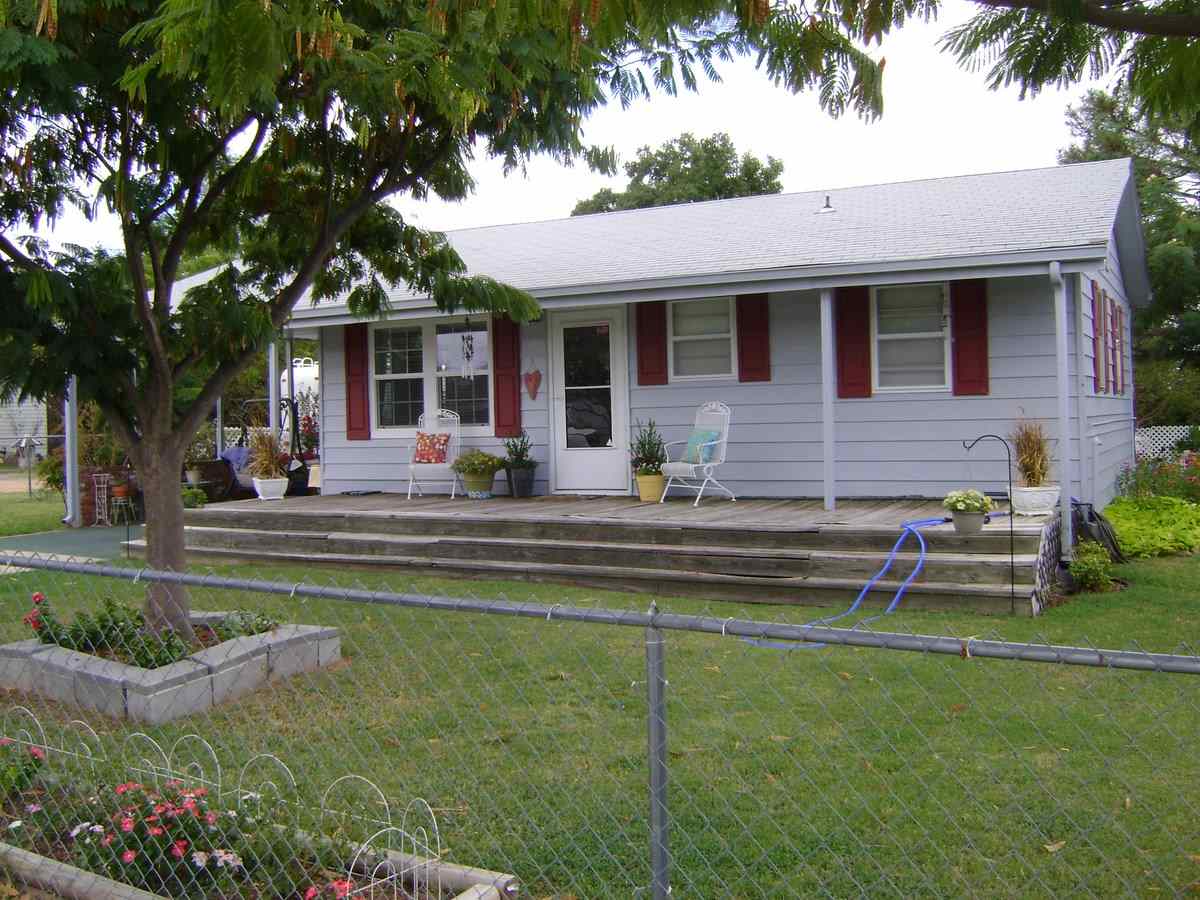 7710 Thomas Ave, Kingston, OK 73439