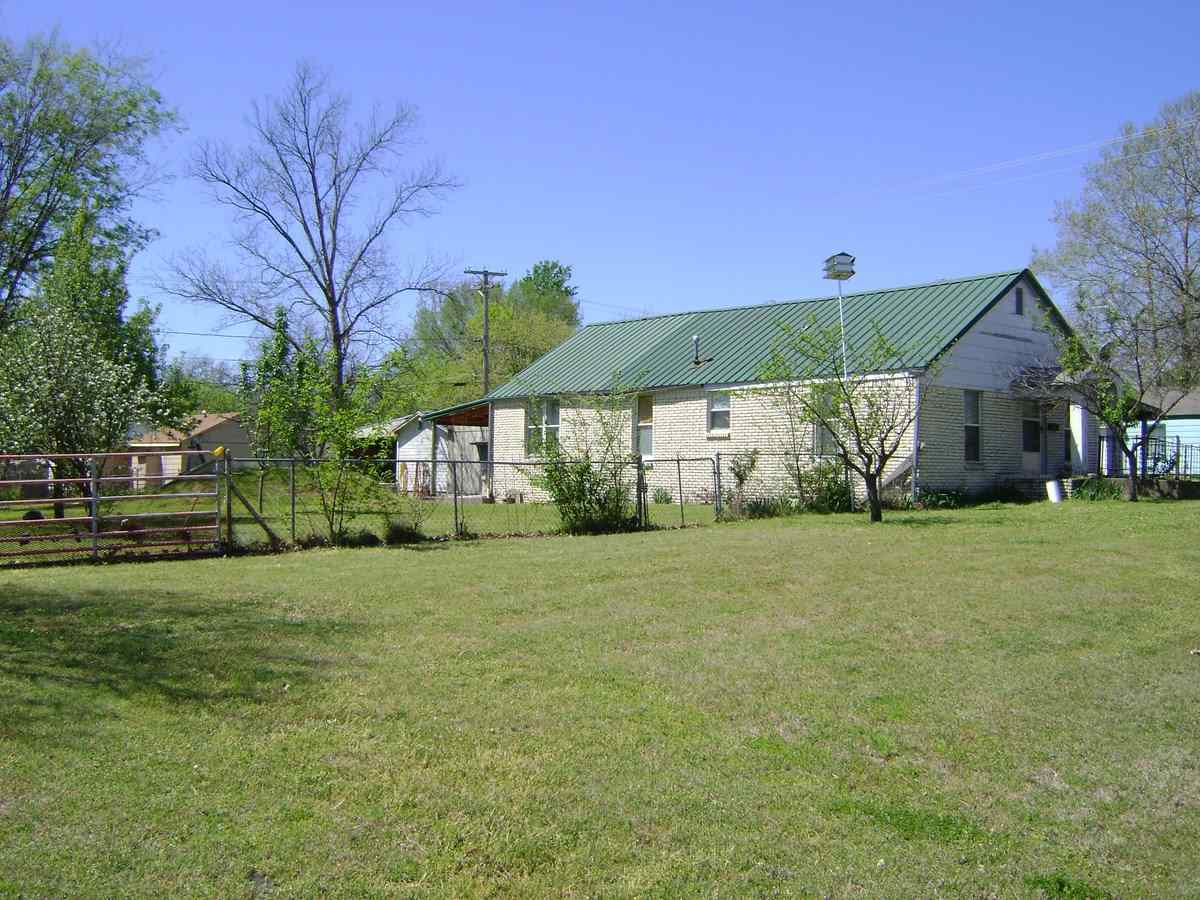 511 W Harris St, Madill, OK 73446
