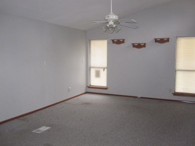 1111 W Taliaferro St, Madill, OK 73446