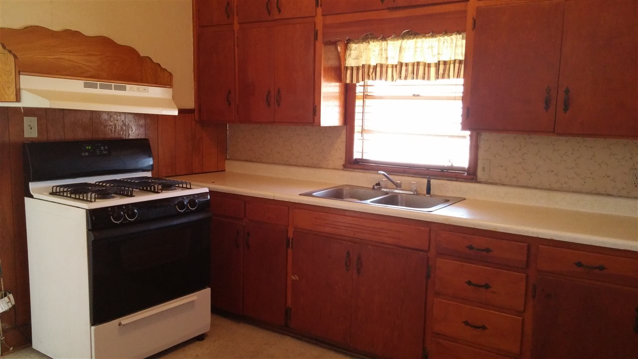 708 SW 9th St, Lawton, OK 73501