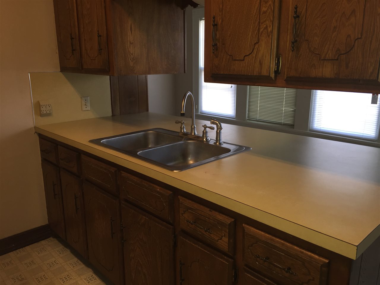 713 W Gore Blvd, Lawton, OK 73501