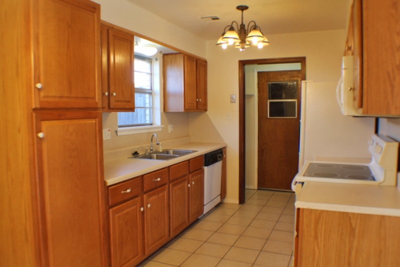 127 SE Surrey Ln, Lawton, OK 73501