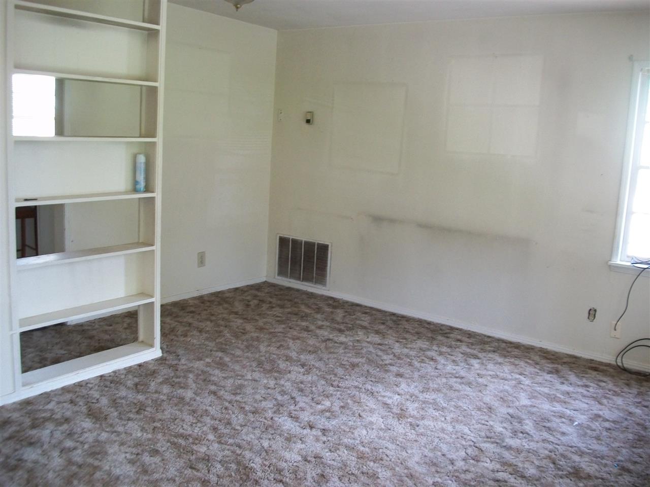 16 NW 26th St, Lawton, OK 73505