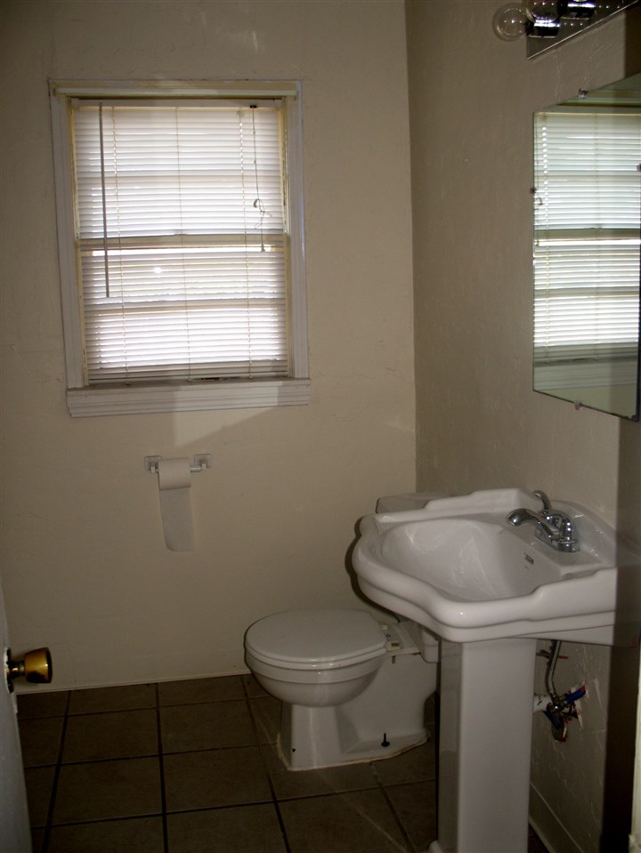 825 NW 33rd St, Lawton, OK 73505