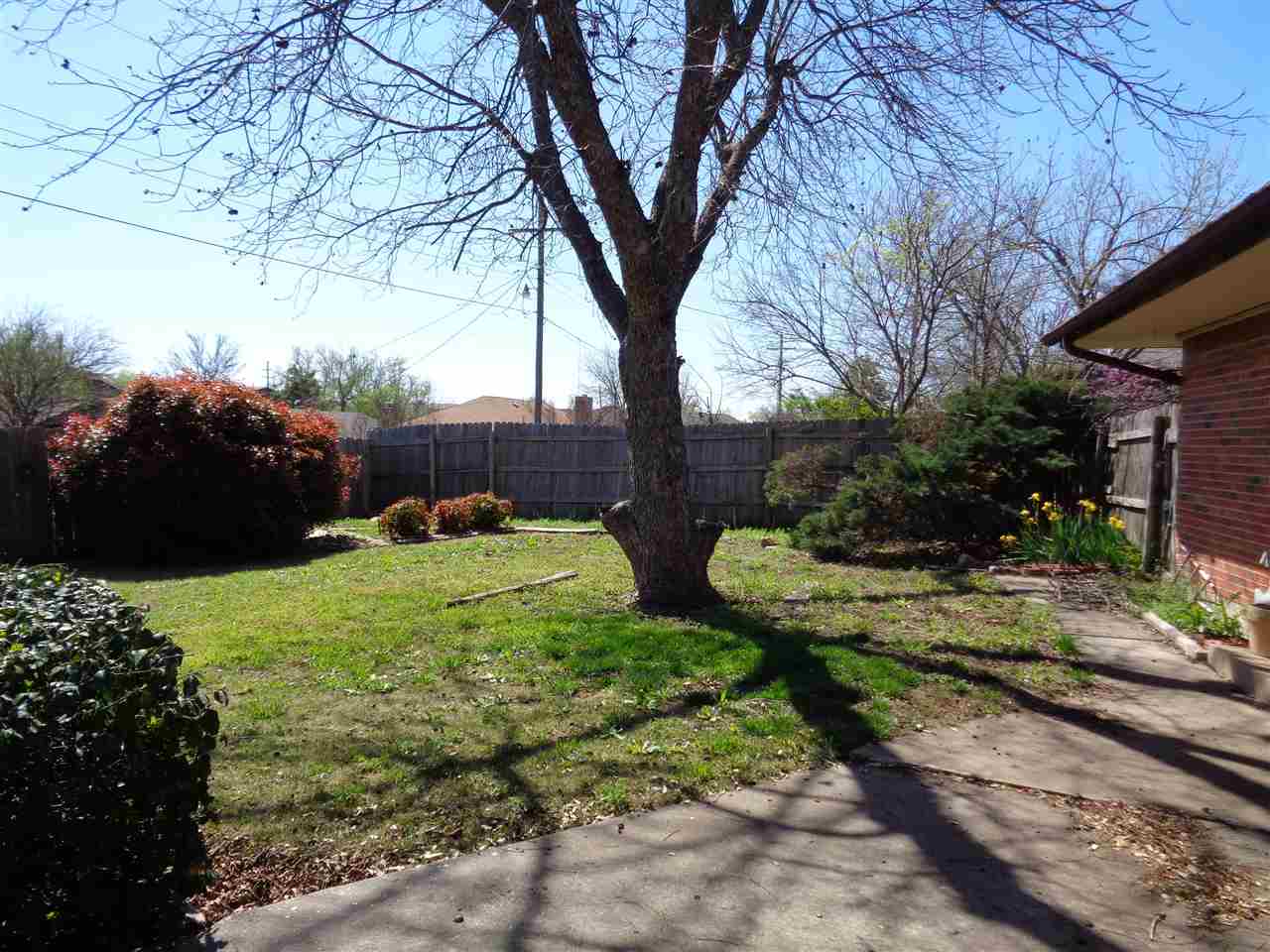 8 SW 51st St, Lawton, OK 73505