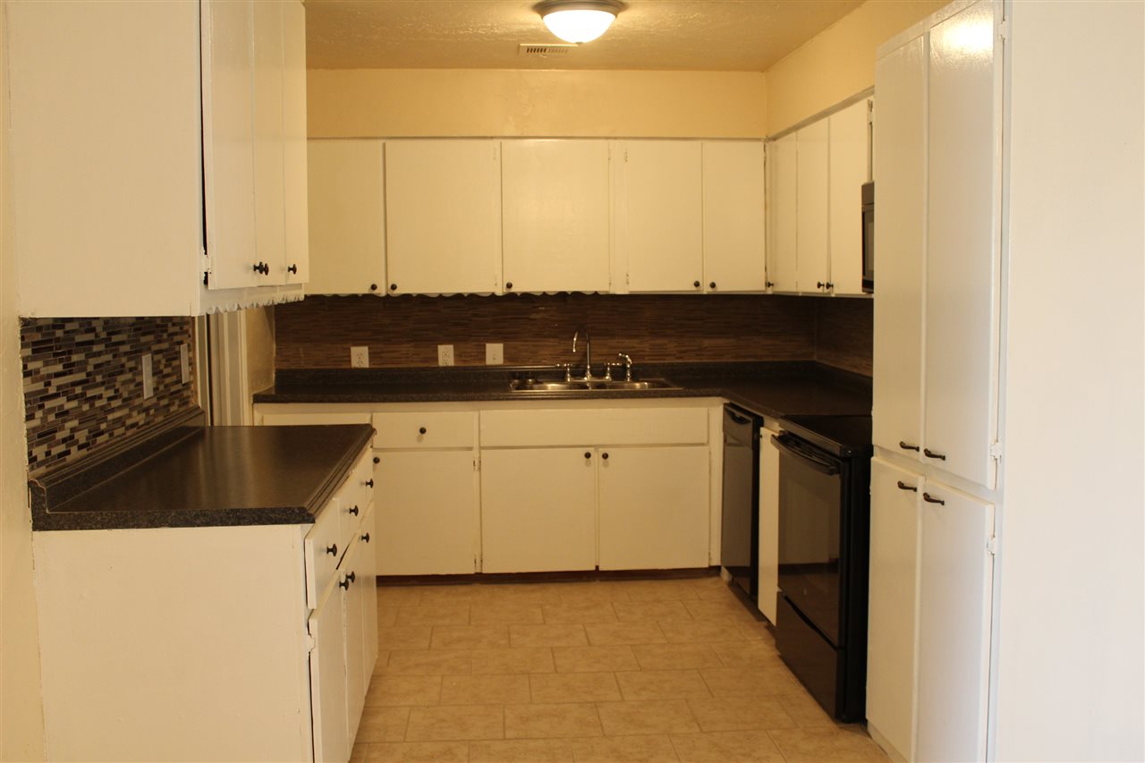 2213 NW Lincoln Ave, Lawton, OK 73505