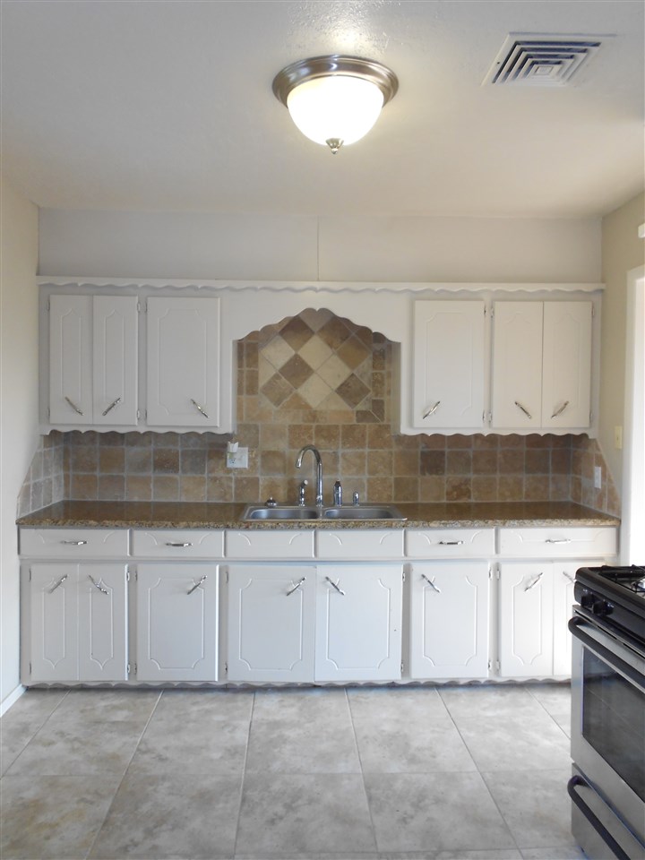 2317 NW 35th St, Lawton, OK 73505