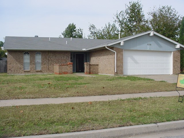 1812 NW 80th St, Lawton, OK 73505