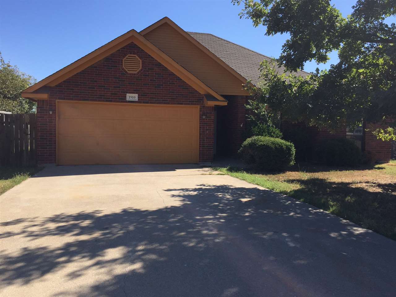 1910 SW 41st St, Lawton, OK 73505