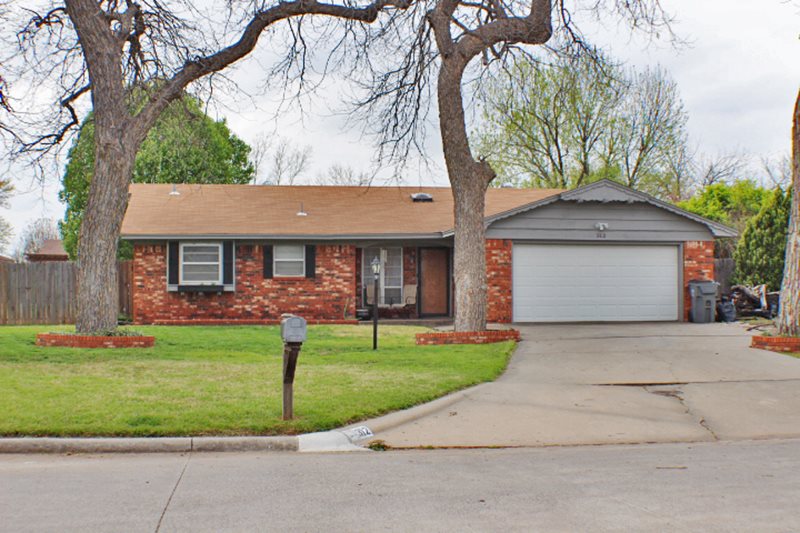 312 NW Parkwood Cir, Lawton, OK 73505