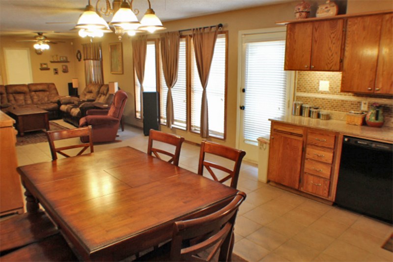 312 NW Parkwood Cir, Lawton, OK 73505