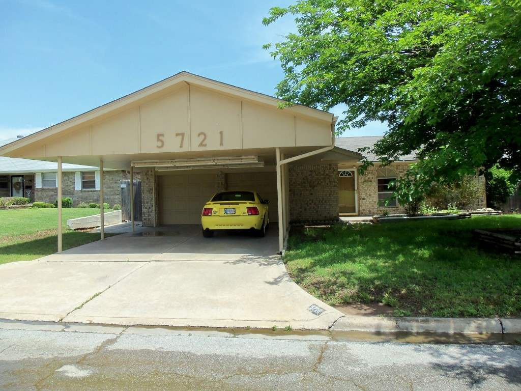 5721 NW Cedarwood Dr, Lawton, OK 73505