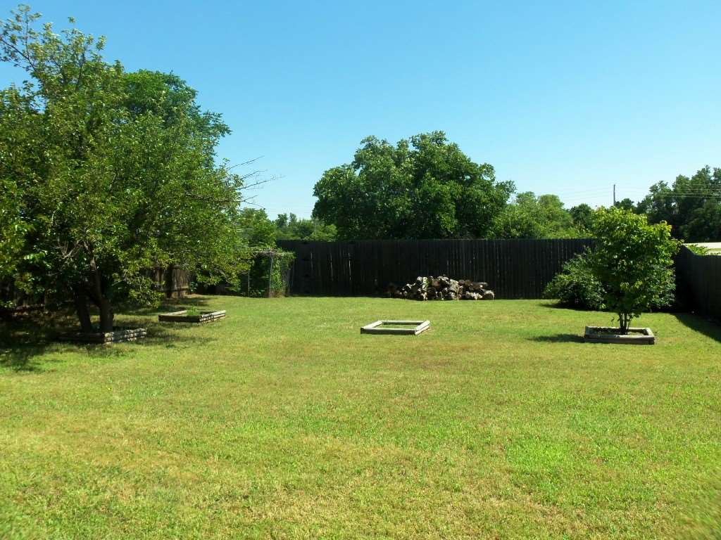 5721 NW Cedarwood Dr, Lawton, OK 73505