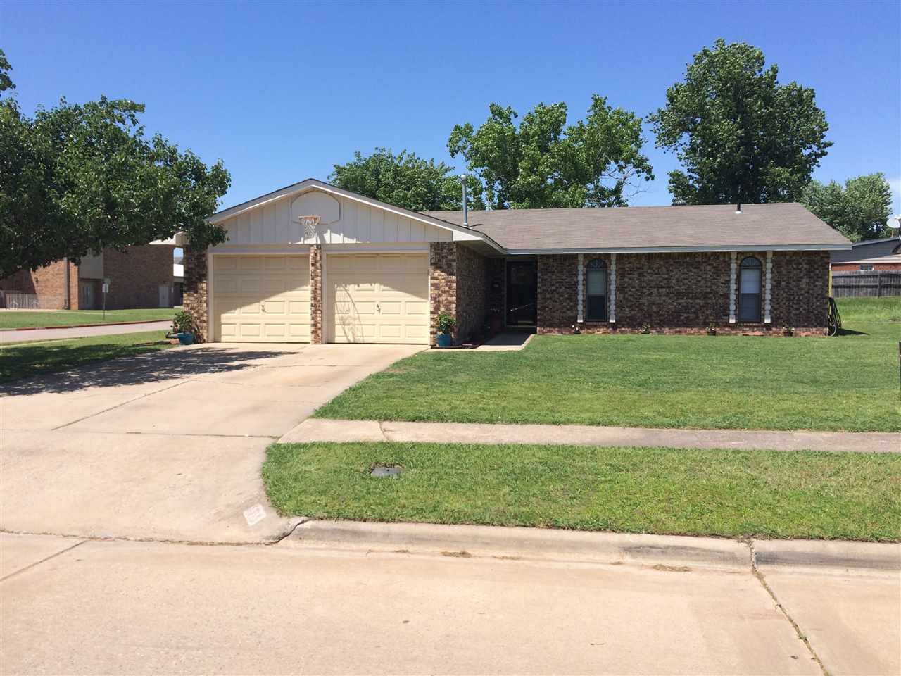 5515 NW Allan-a-Dale Ln, Lawton, OK 73505