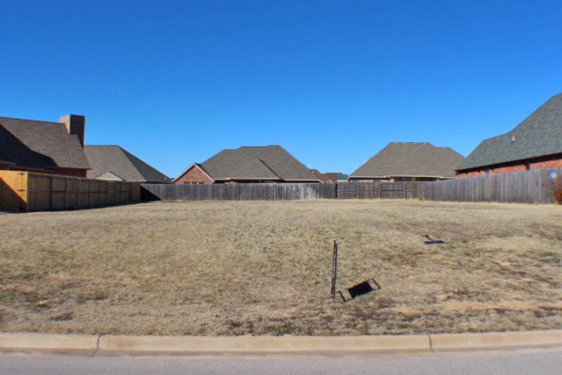 3708 East Lake Dr, Lawton, OK 73507