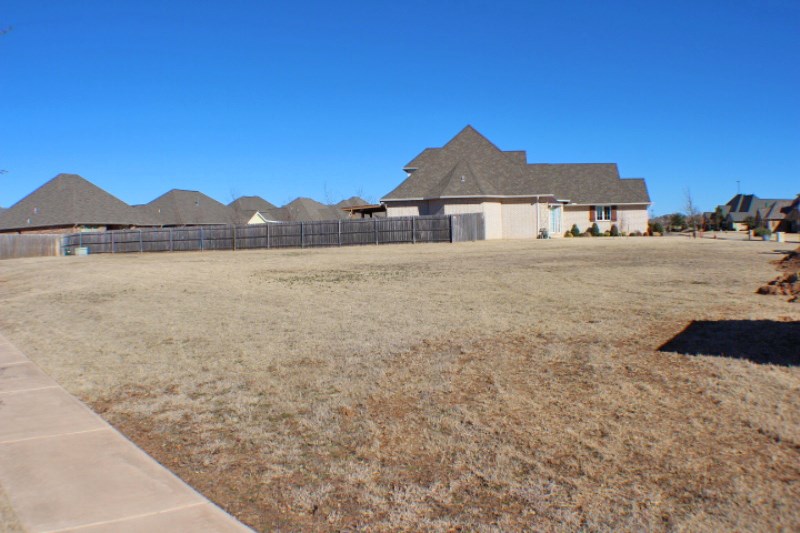 3702 East Lake Dr, Lawton, OK 73507