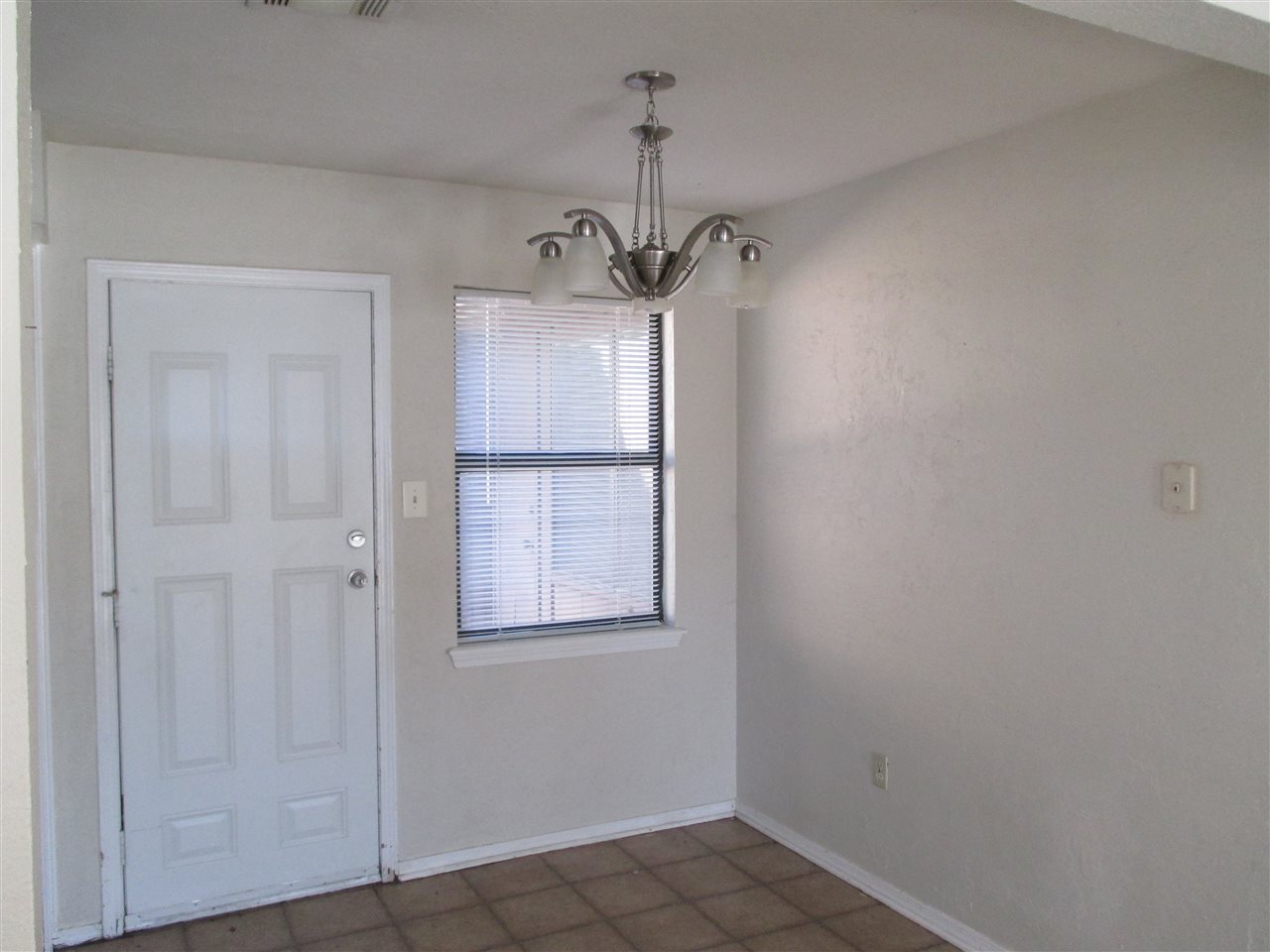 906 E Tortoise Dr, Lawton, OK 73507