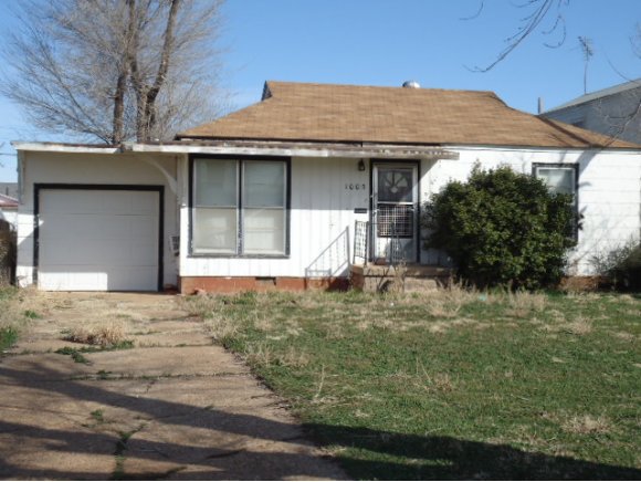 1005 E Liveoak, Altus, OK 73521