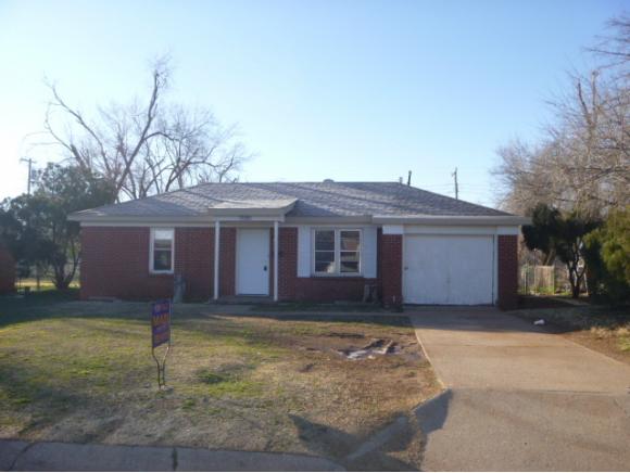 1320 E Oakhurst, Altus, OK 73521