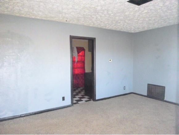 1320 E Oakhurst, Altus, OK 73521