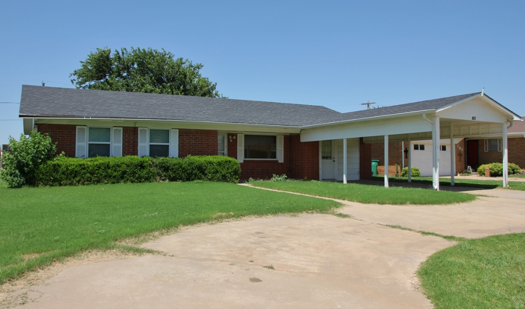 104 W 9th St, Blair, OK 73526